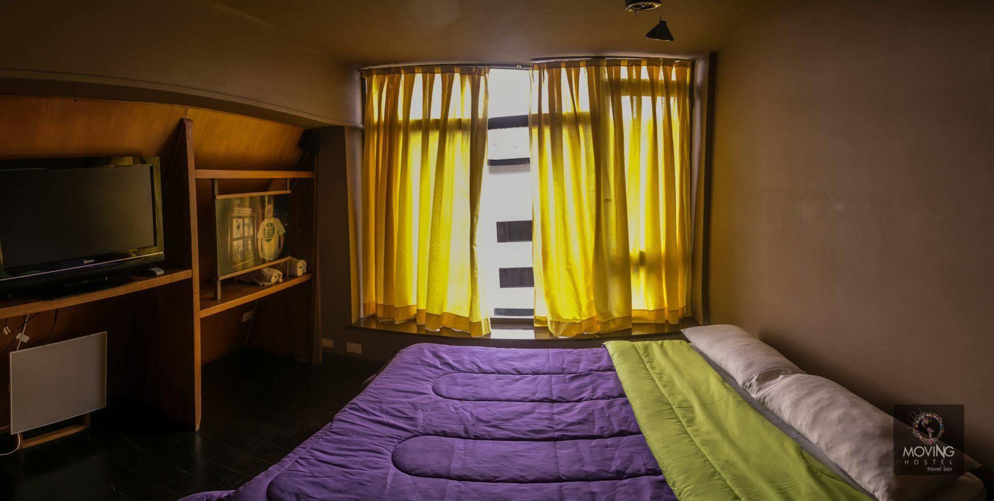Moving Travel Bar Hostal San Carlos de Bariloche