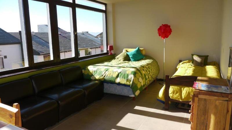 Moving Travel Bar Hostal