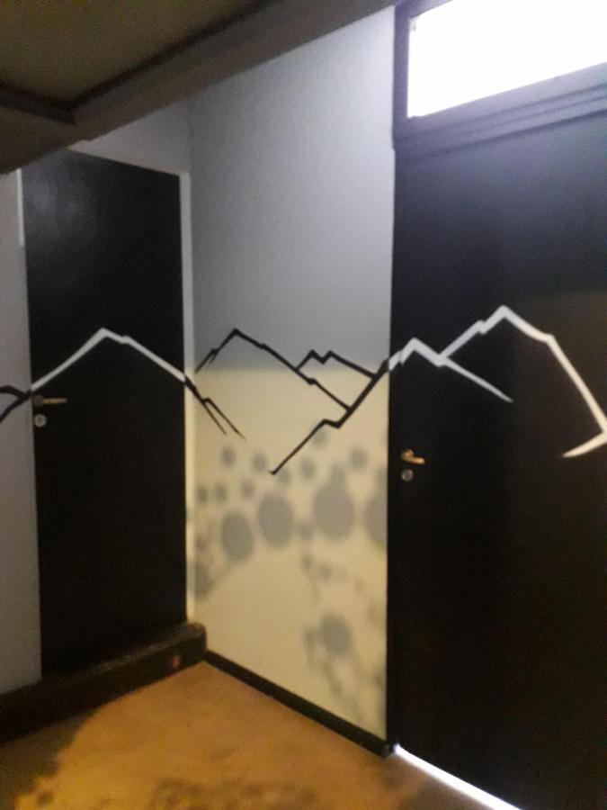 Moving Travel Bar Albergue *